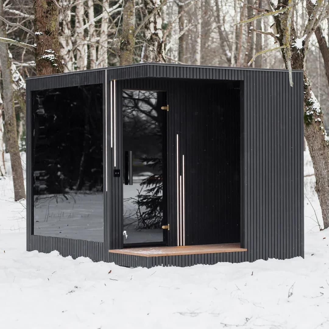 Outdoor Insulated Garden Sauna for 4-6 People (2.3m x 3.3m)